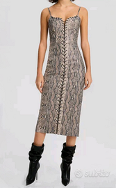 Vestito aderente in ecopelle Bershka con una stamp