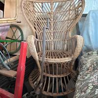 Sedie e tavoli in bambù