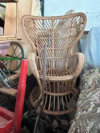 Sedie e tavoli in bambù