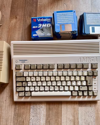 Amiga 600 funzionante completo