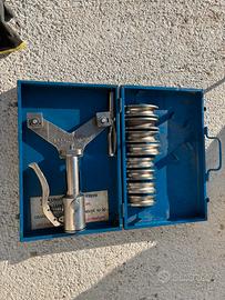 Curvatore idraulico di tubi di rame