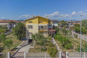 INTERA BIFAMILIARE CON AMPIO GIARDINO