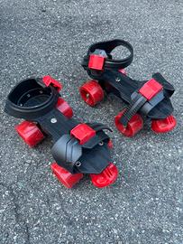 Due paia di pattini per bambini