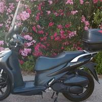 Scooter Suzuki Sixteen UX150