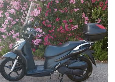 Scooter Suzuki Sixteen UX150