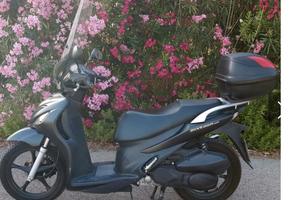 Scooter Suzuki Sixteen UX150