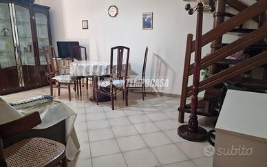 Comoda casa indipendente con deposito di 40mq