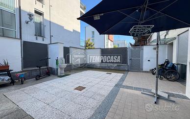 MONOLOCALE CON GIARDINO PRIVATO