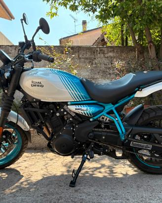 Royal Enfield Guerrilla 450 Brava Blue – 2.200 km