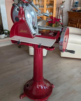 Berkel rossa a volano con piedistallo – funzionant