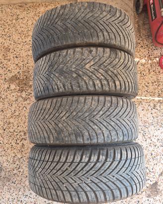 4 Gomme 215/45R17