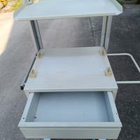 Carrello porta strumenti.
