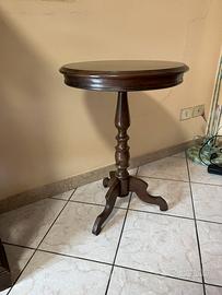 Tavolino rotondo in stile classico