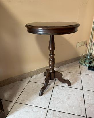 Tavolino rotondo in stile classico