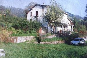 Cascina servita da strada in zona panoramica