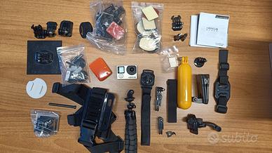 GoPro HERO4 + accessori in regaloo