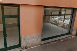 Locale in centro paese con ampie vetrine