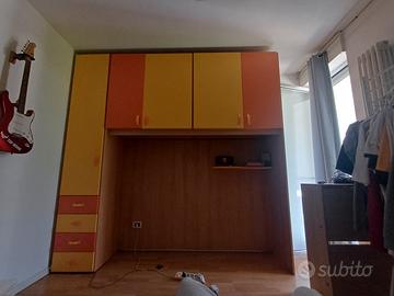 armadio fisso con letto abbinato 