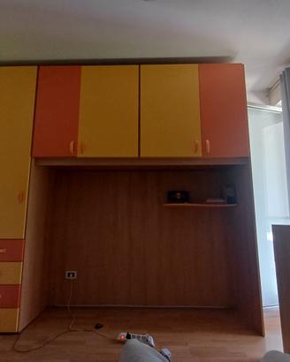 armadio fisso con letto abbinato 