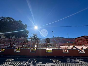 2 LOCALI A CASTELLAMMARE DI STABIA