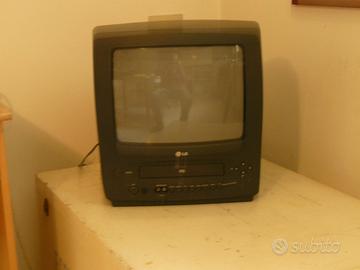 Televisore con videoregistratore incorporato