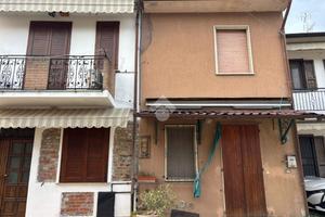 CASA DI CORTE A COSTA DE' NOBILI