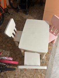 Tavolino con sedie per bimbi
