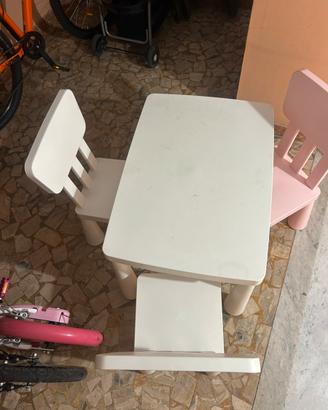 Tavolino con sedie per bimbi