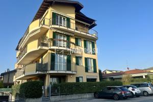 AMPIO TRILOCALE CON GIARDINO E BOX