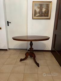 Tavolo ovale in noce seconda metà 800