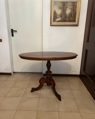 Tavolo ovale in noce seconda metà 800