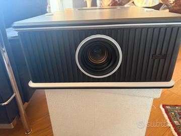 Proiettore InFocus con telo e casse