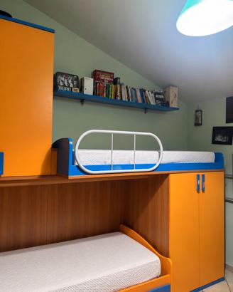 Letto a castello con armadio e cassettiera