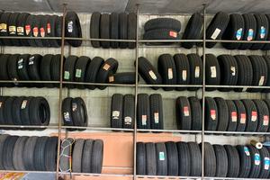Pneumatici/ gomme di varie misure