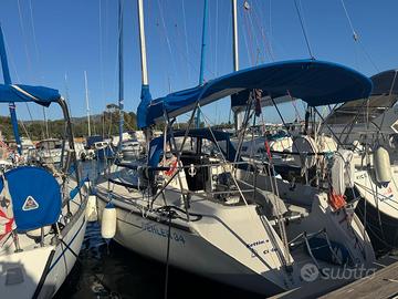 Dehler 34 -mt 9,9 visibile Marina di Capitana
