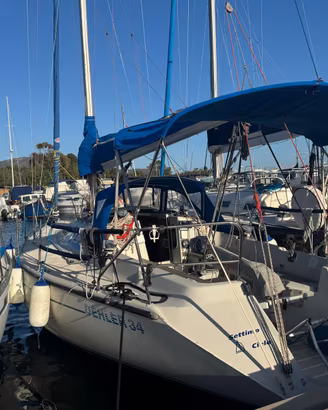 Dehler 34 -mt 9,9 visibile Marina di Capitana