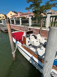 Boston Whaler Outrage21