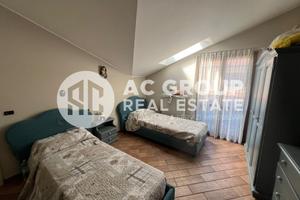 Saronno - stanza per ragazza in villa a schiera