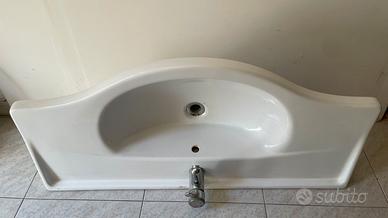 Lavabo da appoggio con miscelatore Frattini