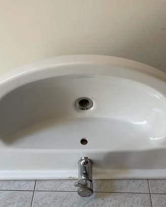 Lavabo da appoggio con miscelatore Frattini