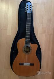 Chitarra classica elettrificata