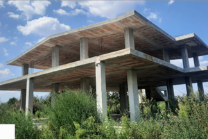 Due ville indipendenti allo stato grezzo