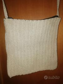 Borsetta in fettuccia beige realizzata a mano