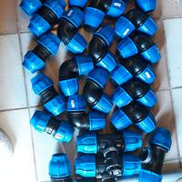 Raccordo gomito manicotto A compressione