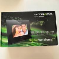 Digital photo frame 7"