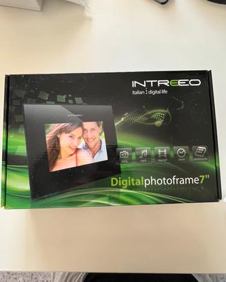 Digital photo frame 7"
