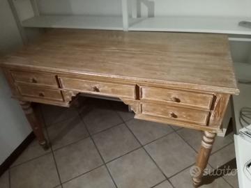 scrivania decapata 