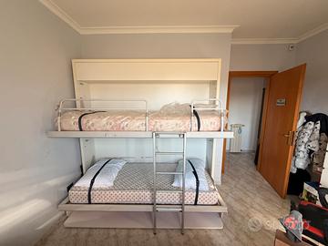 Letto a castello trasformabile con scrivania