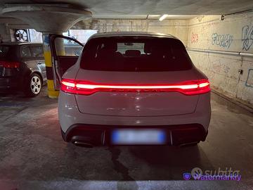 Porsche Macan 2.0 - veicolo Ufficiale Italia
