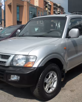 Mitsubishi Pajero 3.2 16V DI-D 3p. GLS1 Autocarro